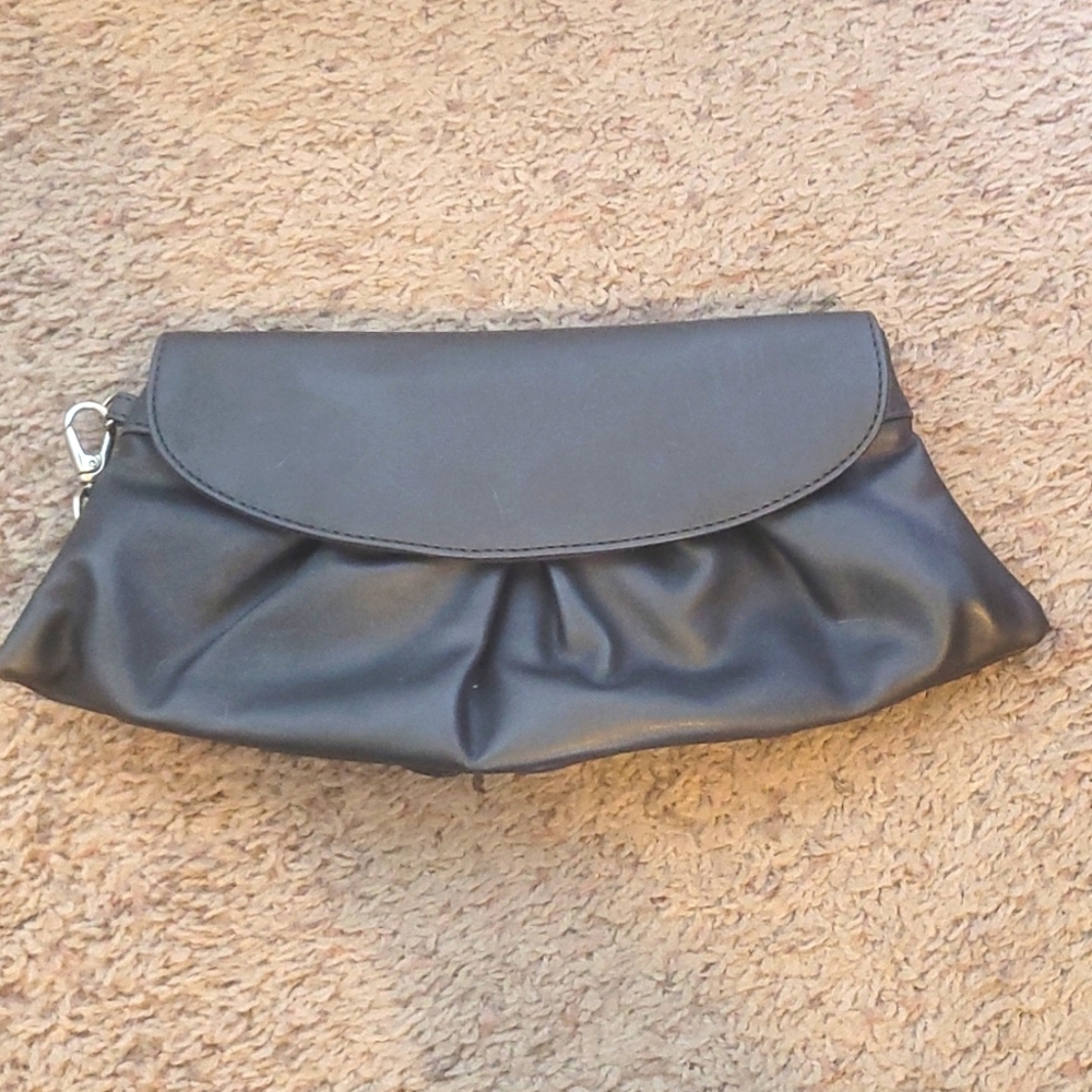 5/$25⭐ NY&CO Clutch- Grey